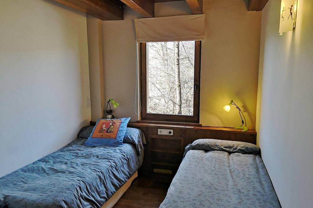 Ganze Wohnung, Sanavastre I - Drei Schlafzimmer Wohnung, Schläft 6 in Das, Katalanische Pyrenäen