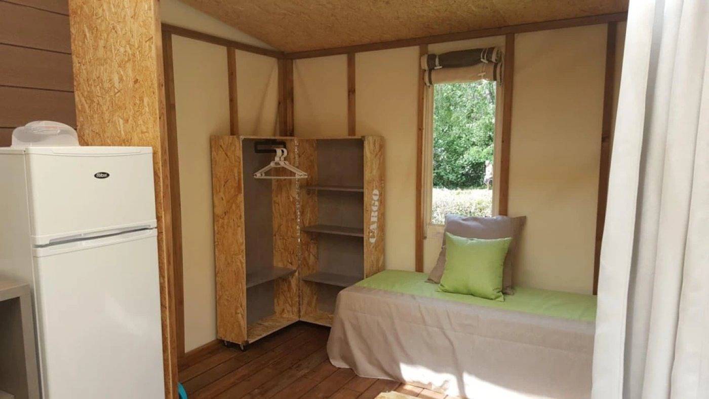 Zecamping 3 étoiles familial piscine chauffée cabane Bbq 17m2 in Hauterives, Région de Valence