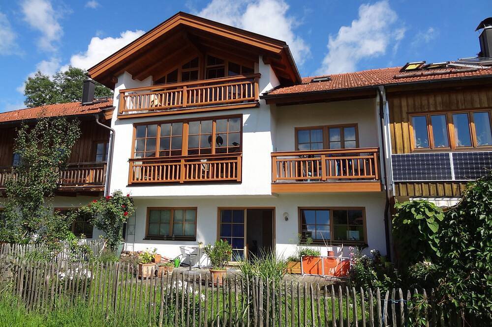 Ganze Wohnung, Helle Ferienwohnung mit traumhaftem Bergblick in Arzbach, Wackersberg