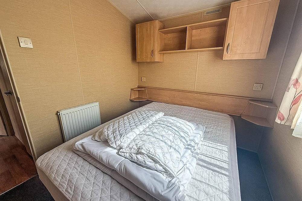 Dog friendly 6 berth static caravan by the beach in Hunstanton in Hunstanton, Norfolk Coast