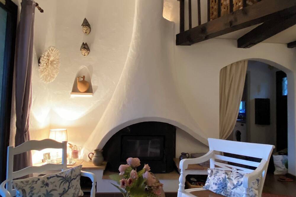Mas spacieux, vue, jardin, terrasse, parking privé. Plages et restaurants à 300m in Théoule-sur-Mer, Massif de l'Esterel