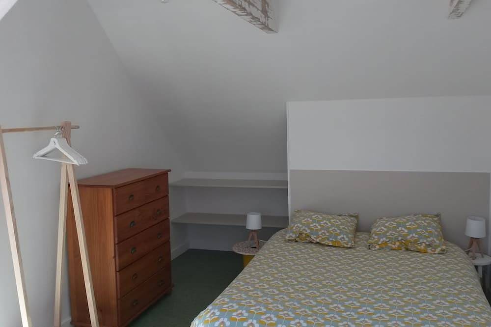 Appartement entier, Gîte T2 lumineux avec terrasse in Lannion, Région de Lannion