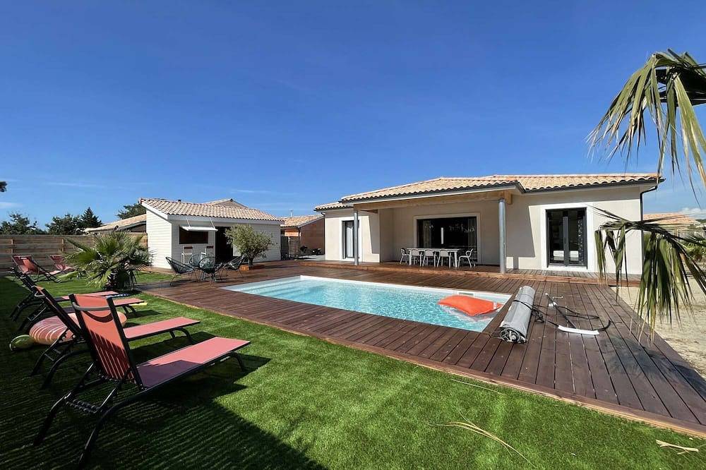 Villashomeclet - Villa Palm Beach ⭐️ Piscine ⭐️ Terrasse ⭐️ Clim ⭐️ 4 chambres in Vensac, Région de Lesparre-Médoc