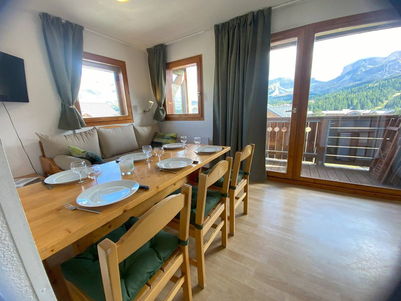 Ganze Wohnung, Gemütliche 6-Personen-Wohnung mit Balkon, Geschäfte und Pisten 250m - Superdévoluy in Saint-Étienne-en-Dévoluy, Le Dévoluy