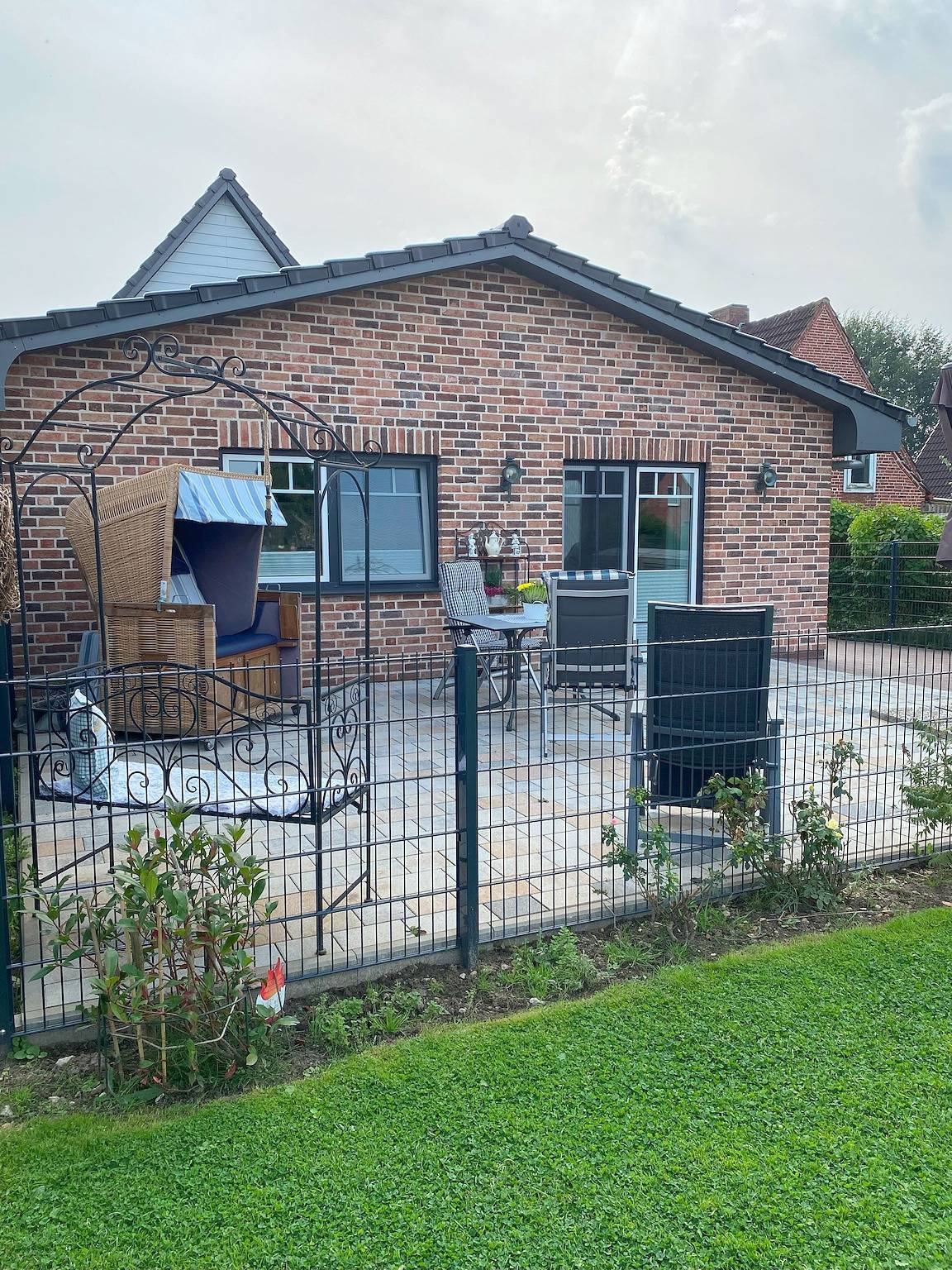 Ganze Wohnung, Ferienwohnung 'Doppelhaushälfte Ida' mit Privatterrasse, Gemeinschaftsgarten und Wi-Fi in Meldorf, Nordseeküste