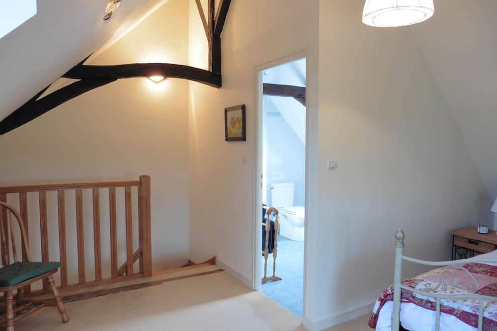 Belle retraite romantique avec piscine privée, offrant la paix et la tranquillité in Noyant-Villages, Vallée de la Loire
