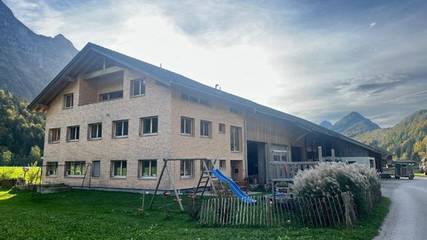 Ferienwohnung für 10 Personen, mit Garten und Balkon in Schnepfau