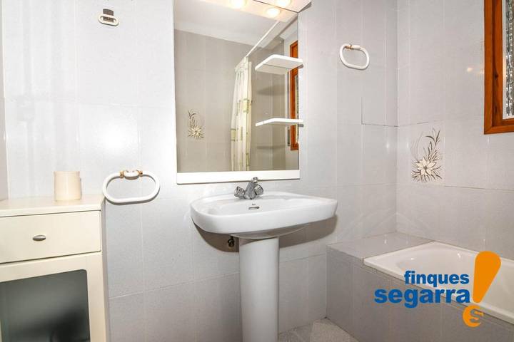 Casa rural para 8 personas, con Terraza y Jardín además de Piscina y Vistas en Vendrell - 2