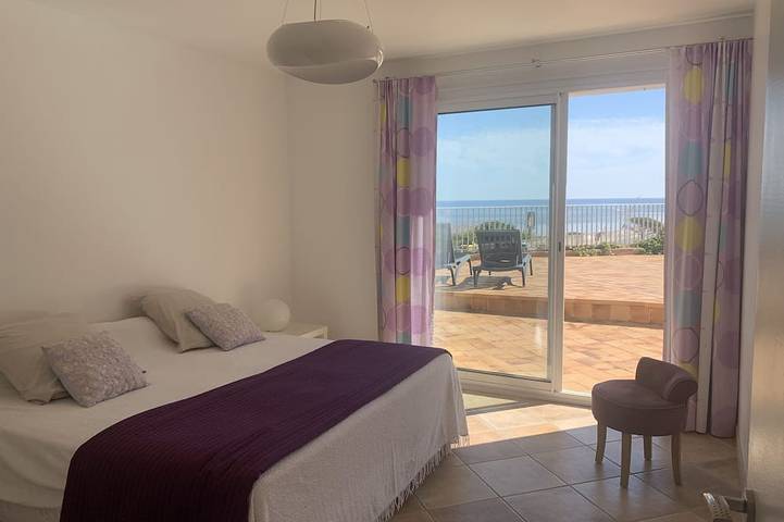4-star waterfront villa with exceptional sea views in Sari-Solenzara, Sartène e dintorni