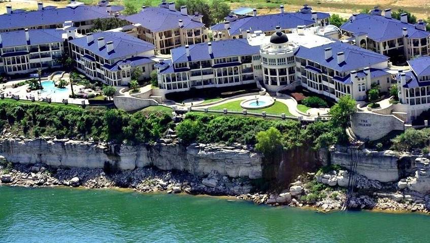 Vacation rental for 6 people, with sauna and pool as well as hot tub and balcony in Texas Hill Country