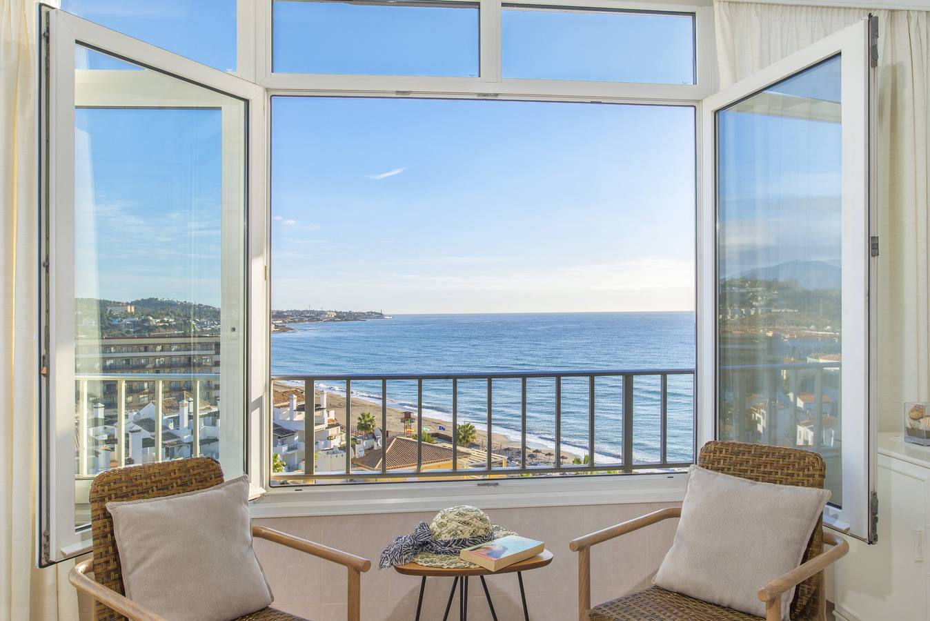 "Penthouse studio met uitzicht op zee" met zeezicht en zwembad, foto 15