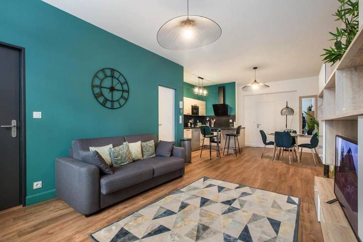Location de vacances pour 2 personnes, avec Terrasse ainsi que Jardin et Vue à Valenciennes