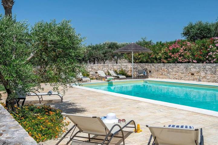 Trullo per 15 persone, con balcone e giardino in Castellana Grotte