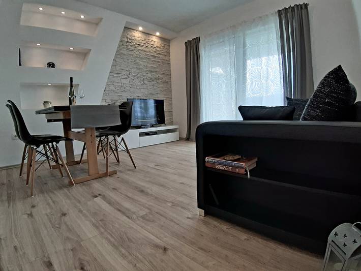 Ferienwohnung für 4 Personen, mit Meerblick und Balkon/Terrasse sowie Ausblick in Kvarner Bucht