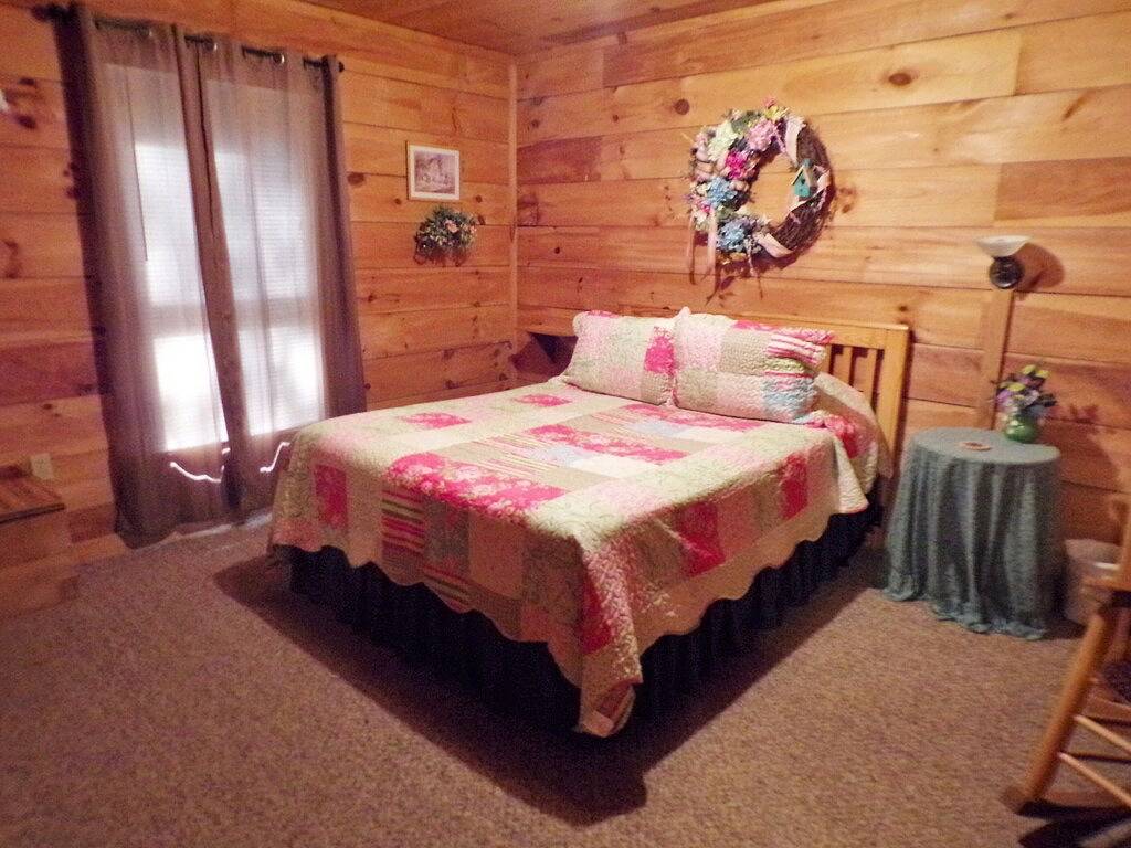 Die abgelegenste private Hütte, Whirlpool Romantik! Keine Nachbarn! In der Nähe von Cades Cove. in Tuckaleechee, Blount County