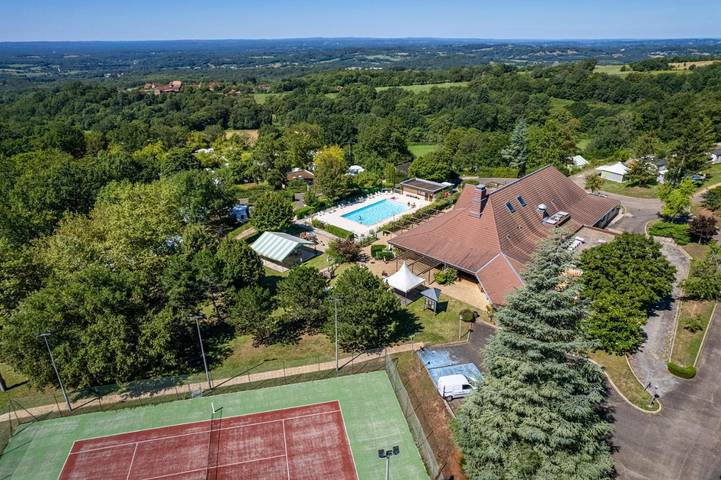 Location de vacances pour 6 personnes, avec vue ainsi que jardin et piscine à Leyme - 2