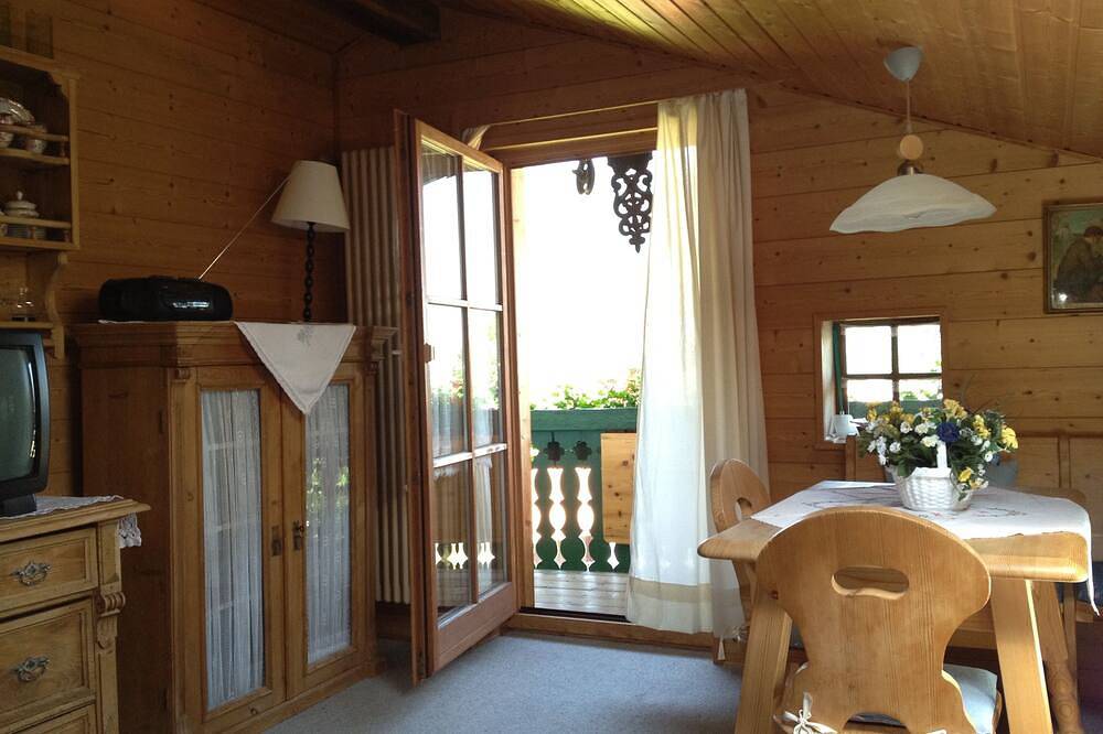 Ganze Wohnung, Appartement mit Balkon für 1 - 2 Personen mit herrlichem Talblick und Terrasse in Bad Reichenhall, Berchtesgadener Alpen