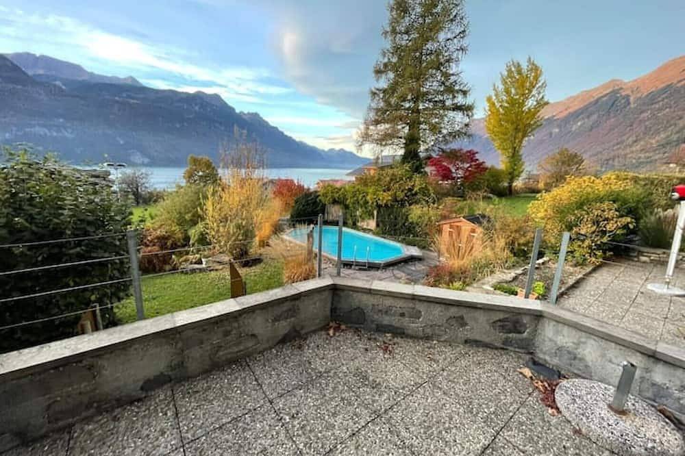Ganze Wohnung, Haus mit wunderschöner Seesicht, Garten und Pool in Brienz, Berner Oberland
