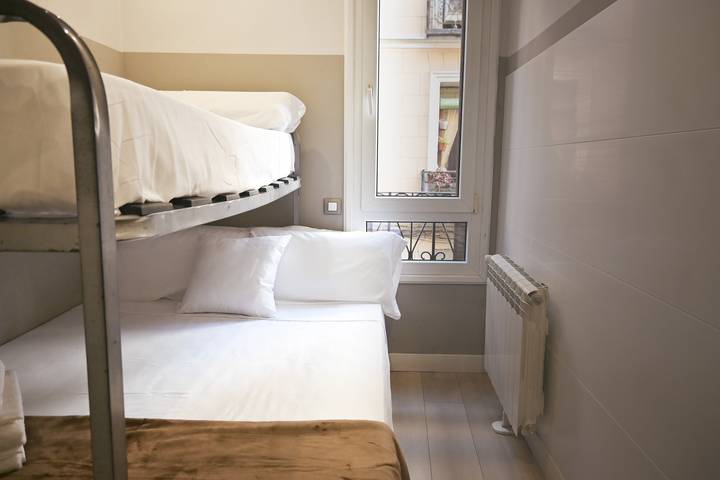 Apartamento entero, M Amplia vivienda de tres dormitorios en L in Centro (Madrid), Madrid
