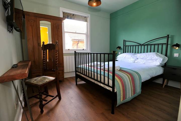 Appartement entier, Holst -  an apartment that sleeps 2 guests  in 1 bedroom in Cheltenham, Gloucestershire