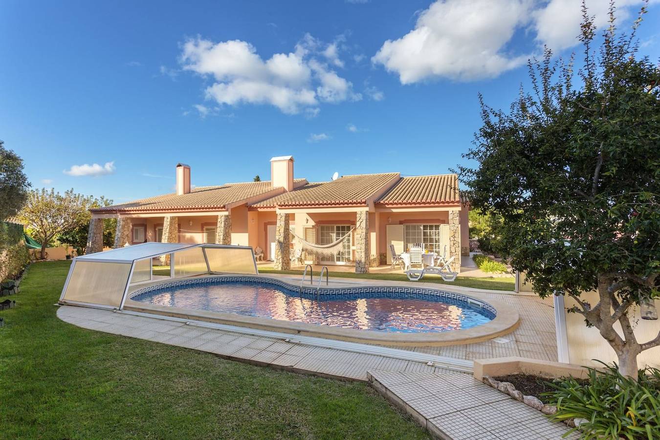 Casa Cor de Rosa in Alvor in Montes de Alvor, Alvor