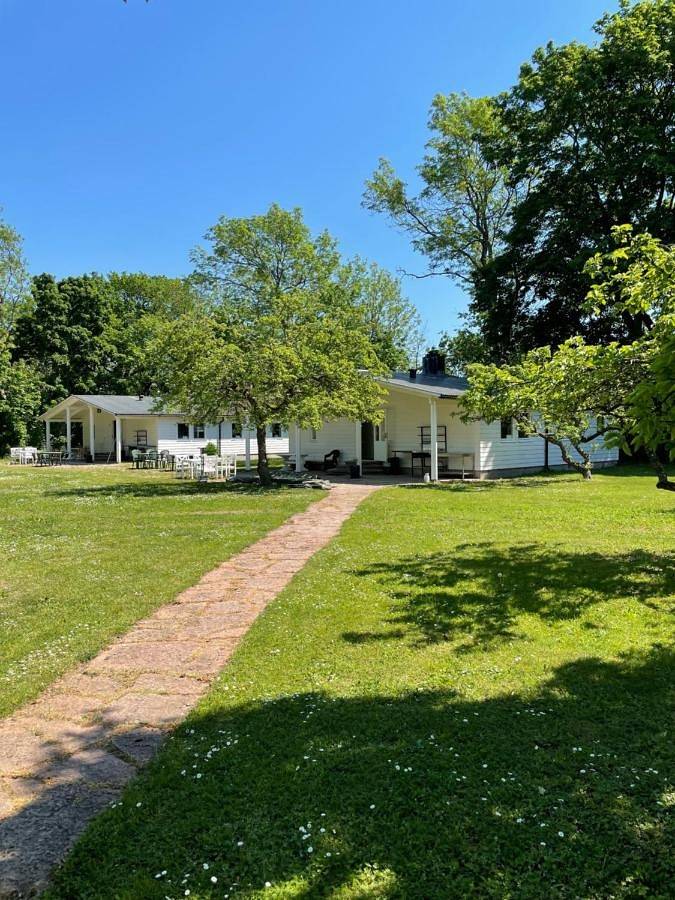 Hostel für 4 Personen, mit Terrasse und Garten sowie Ausblick in Borgholm