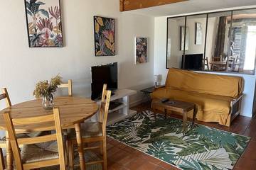 Gîte pour 4 personnes, avec jardin ainsi que terrasse et piscine à Fitou