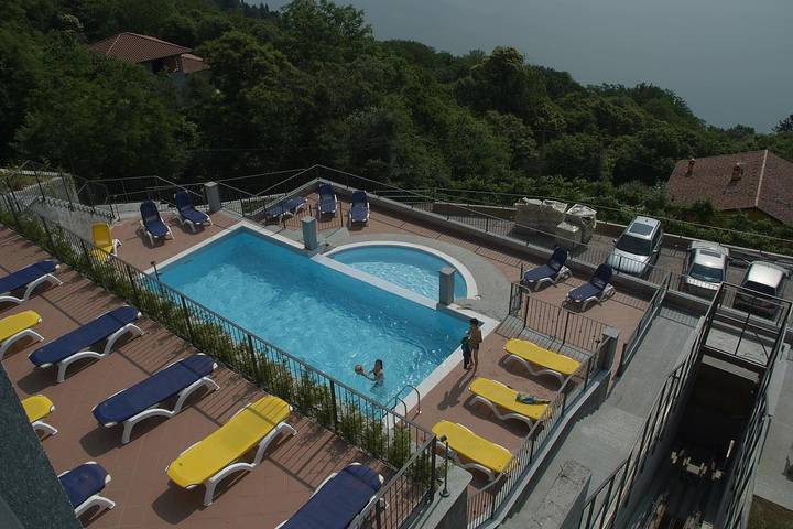 Location de vacances pour 4 personnes, avec piscine, adapté aux familles à Commune de Oggebbio