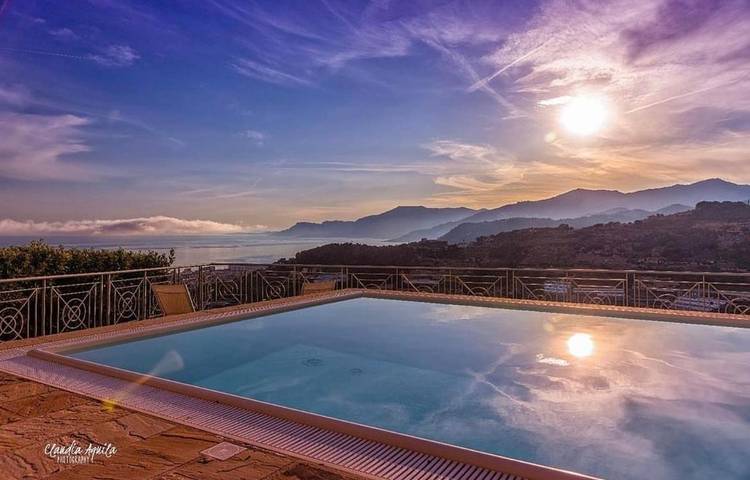 Chambre d’hôte pour 12 personnes, avec piscine ainsi que jardin et jacuzzi à Bordighera - 3