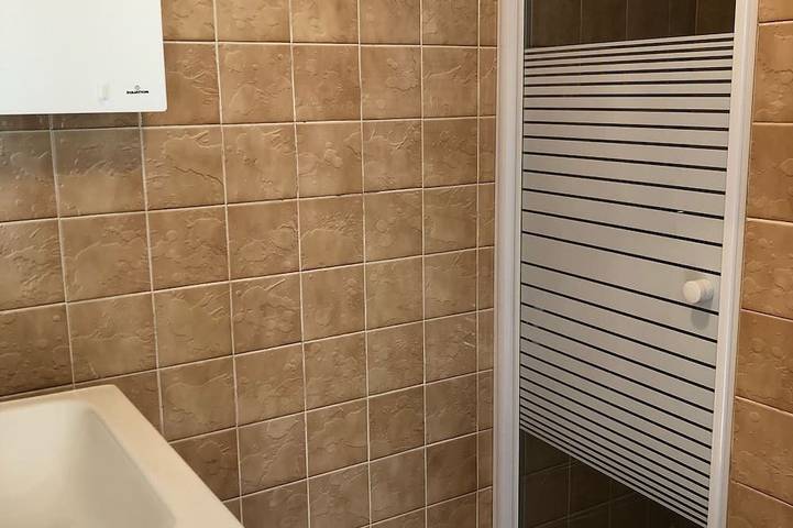 Maison à 700 m de la mer, plein sud, jardin arboré, wifi,1 chambre, 2 personnes in Ploubazlanec, Côte de Goëlo