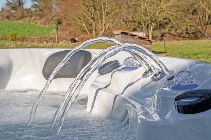 Maison de vacances 'Longère De Charme - Jardin Et Spa' avec terrasse privée, jardin privé et Wi-Fi in Plougonvelin, Région de Brest