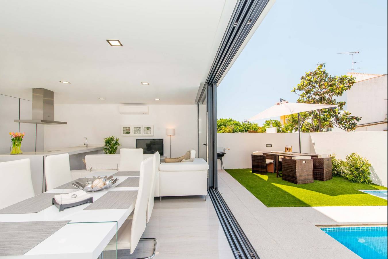 Ferienhaus für 6 Personen mit Terrasse in Freguesia da Luz de Tavira, Parque Natural da Ria Formosa