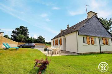 Gîte pour 6 personnes, avec terrasse et jardin à Lanouée