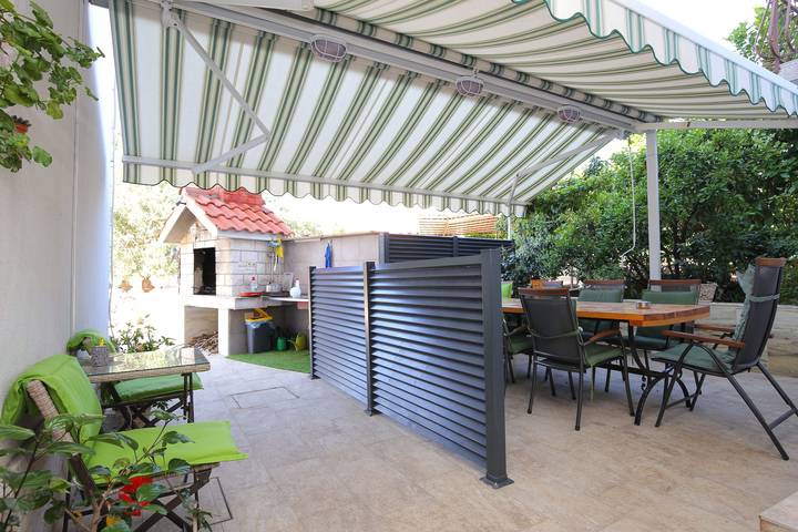 Apartament wakacyjny dla 8 osób, z balkon/ taras w Slatine