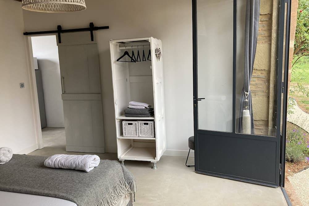 Stylish 2 bedroom loft style apartment  with shared pool in Dordogne, in Monpazier, Périgord Pourpre