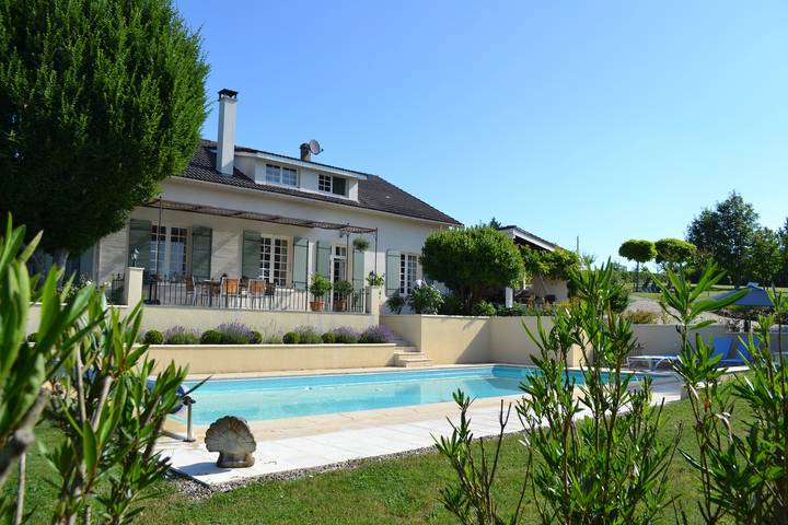 Gîte pour 8 personnes, avec piscine