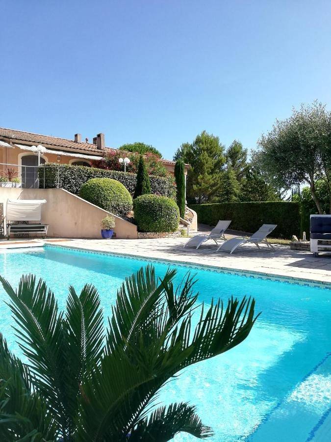 Chambre d’hôte pour 2 personnes, avec Terrasse et Jacuzzi ainsi que Jardin et Piscine à Carcassonne