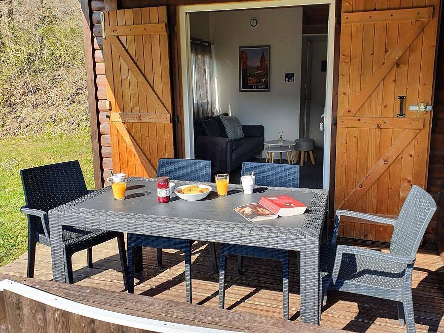 Camping Lac de Saint-Point Lamartine - Chalet 4 personen - Chalet Tradition Standard 28m² - 2 Zimmer - überdachte Terrasse in Mouthe-Lac et Mont d’Or, Doubs