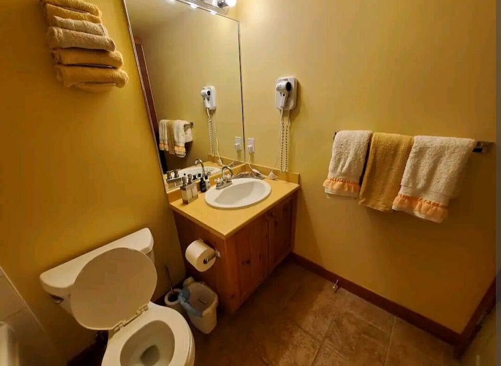 Ganze Wohnung, Lovely 2bdrm Panorama Springs unit overlooking the mountains and pools! in Panorama