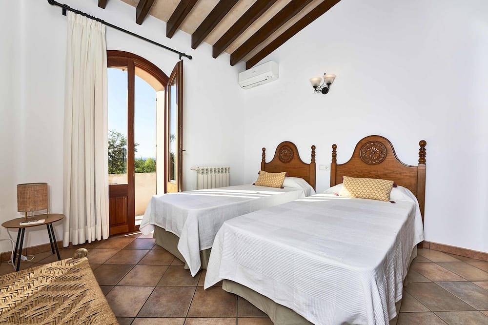 Villa in Búger perfect for children with swimming pool, paddle court and large garden in Búger, Majorca Center