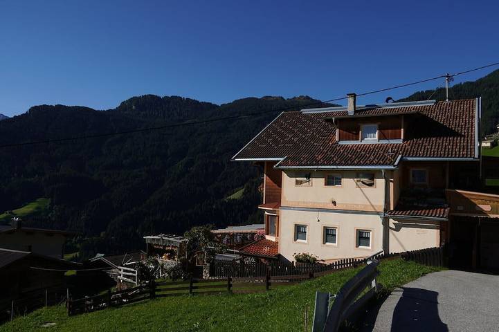 Hütte für 12 Personen, mit Balkon in Hippach