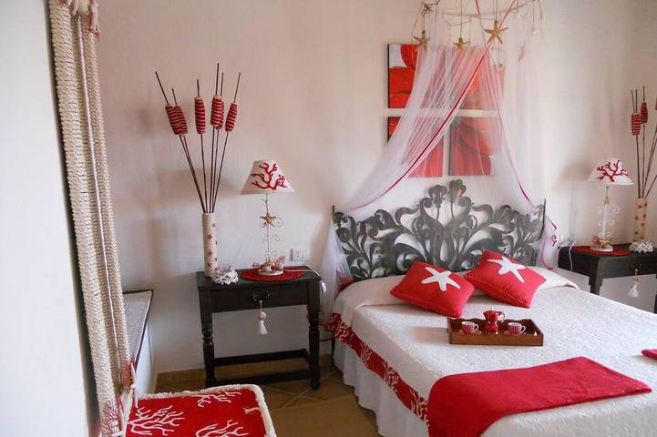 Villa Red Coral: sleeps 4, shared swimming pool, parking, in Nebida, Iglesias