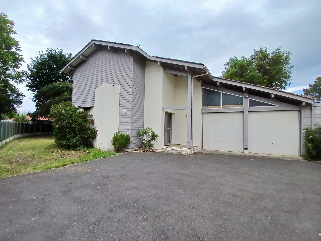 Spacious Family Home in Capbreton with Large Garden, Near Marina - Sleeps 11 in Capbreton, Côte d’Argent