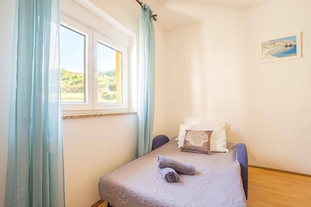 Ganze Wohnung, Apartment with free Wifi and free parking in Metajna, Pag