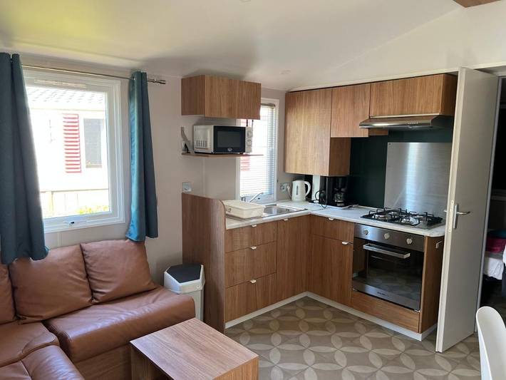 Camping pour 4 personnes, avec vue et piscine ainsi que jardin et bassin pour enfant à Lattes - 3