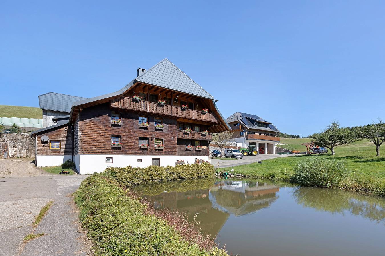 Hel lägenhet, Apartment 'Kapellen Blick' with Mountain View, Shared Terrace and Wi-Fi in Triberg, Südschwarzwald