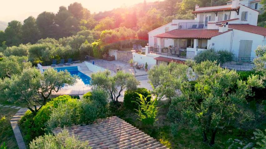 Villa pour 8 personnes, avec jardin ainsi que piscine et vue