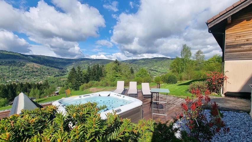 Maison d’hôte pour 2 personnes, avec Terrasse et Jacuzzi ainsi que Jardin et Sauna à Ventron