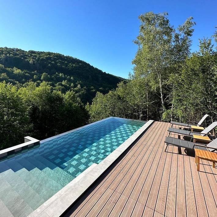 Dom wakacyjny dla 12 osób, z Jacuzzi i Taras oraz Ogród i Basen w Kluż-Napoka