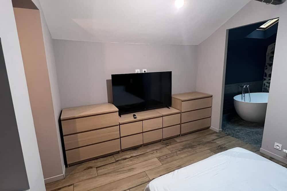Grand Loft Moderne Avec Piscine aux Portes des Cévennes ! in Cendras, Cévennes
